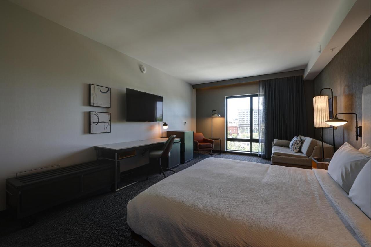 Courtyard By Marriott Iowa City University Heights Exterior foto