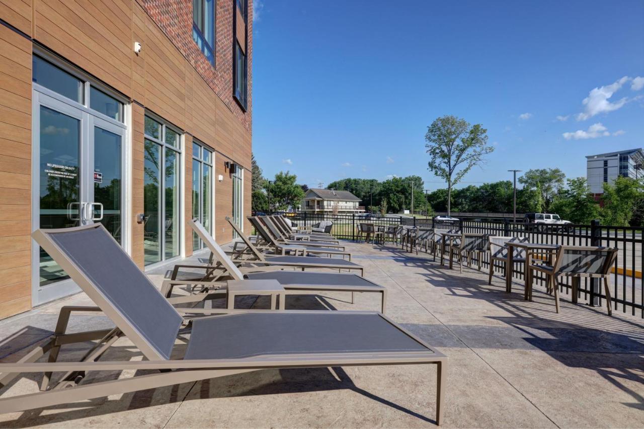 Courtyard By Marriott Iowa City University Heights Exterior foto